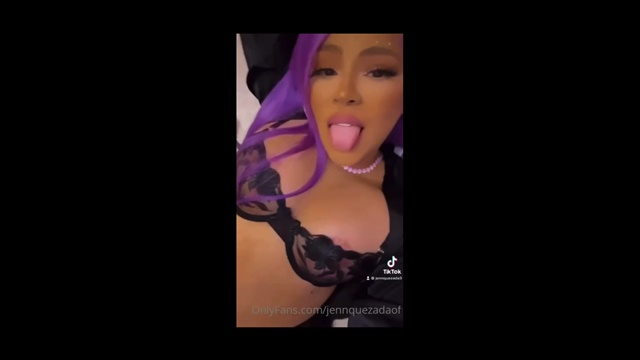 Jenn Quezada muestra que tan grande tiene el toto