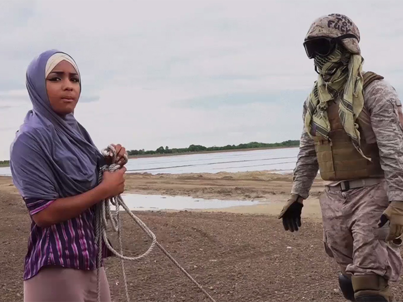 Adolescente árabe liberada tras ser follada por soldados