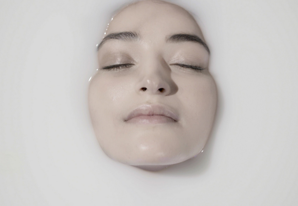 ¡Puta cyborg acepta todos los actos sexuales en un futuro burdel!