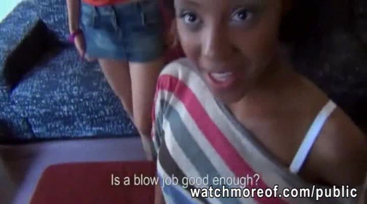 Grandes tetas euro amigas follan por dinero en efectivo