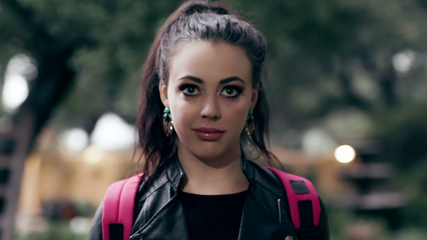 Hombre aburrido se liga con una cita de Tinder súper cachonda