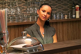 La linda Marie Getty analizada por dinero en efectivo