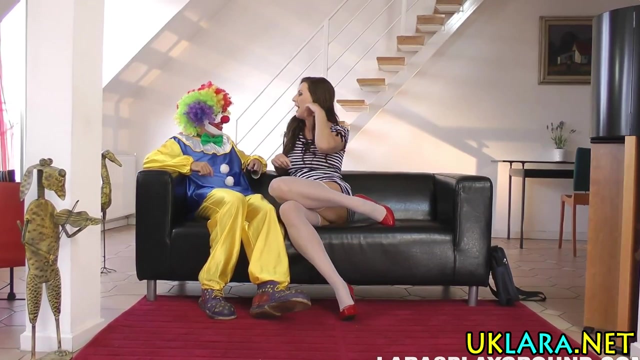 Mature ho gulps clown cum