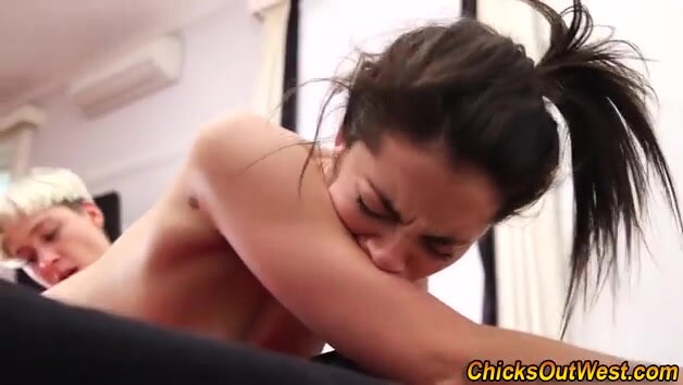 bizarre lesbo pissing