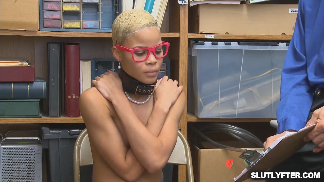 Suspect Arie Faye banged officer with the dog leash on her neck